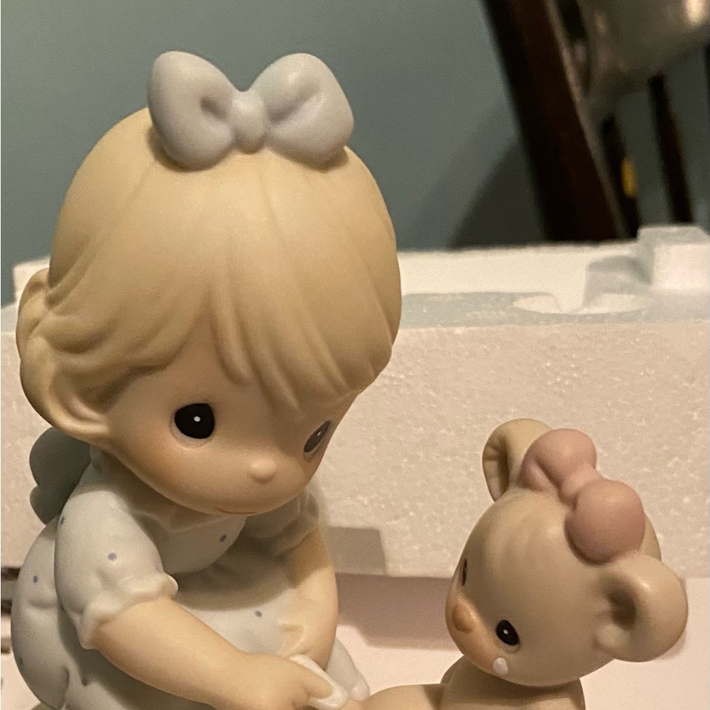 Precious moments caring figurine. Nurse. 1994 like new in box. - Picture 8 of 9